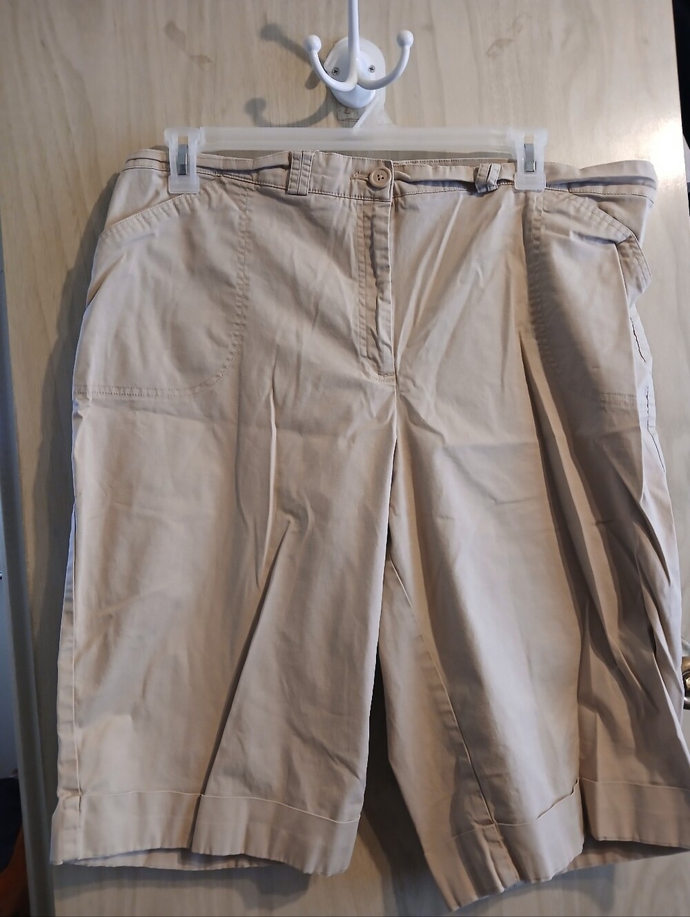 WHITE STAG WOMEN'S PLUS SIZE 22W TAN FLAT FRONT BUTTON ZIPPER POCKETS CAPRI